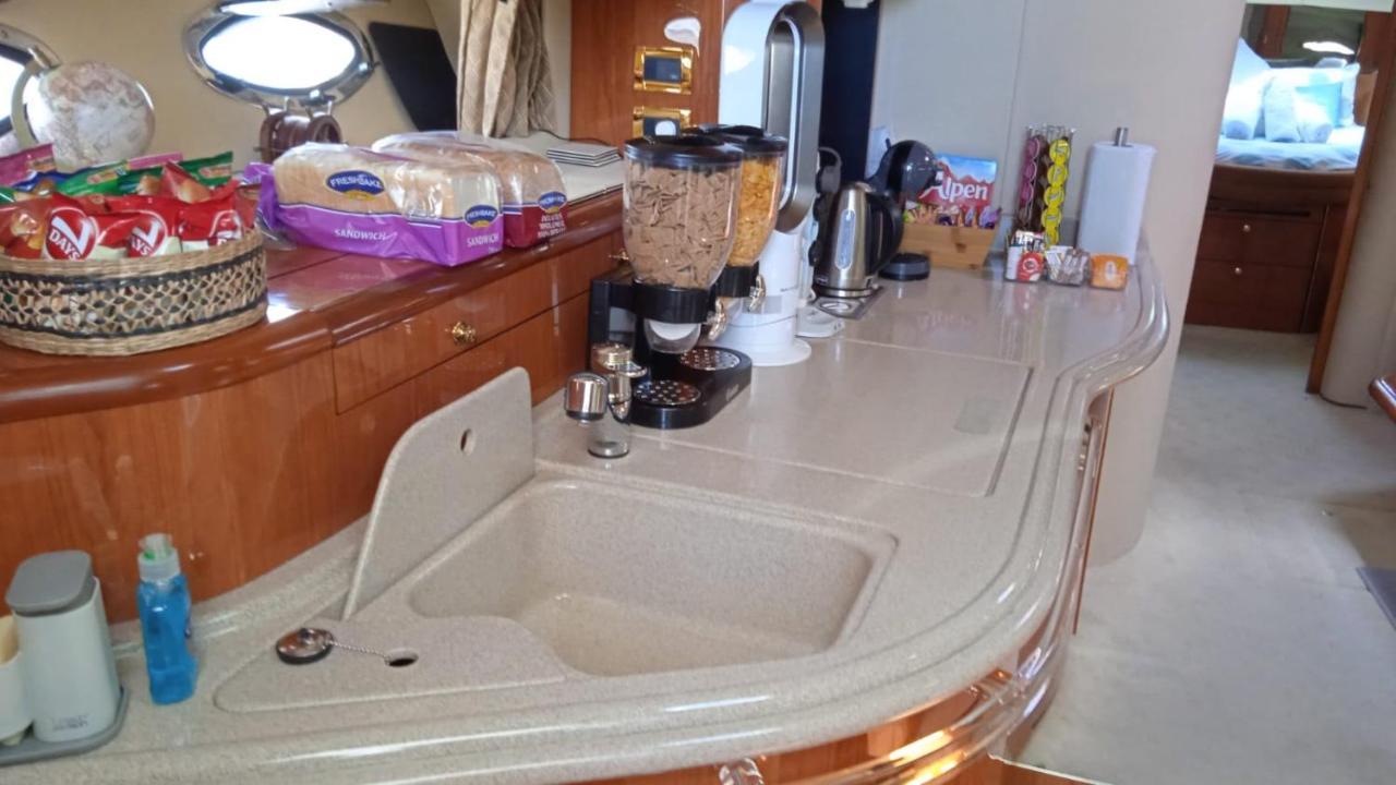 Luxury Yacht Hotel Gibraltar Exterior foto