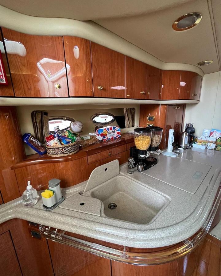 Luxury Yacht Hotel Gibraltar Exterior foto