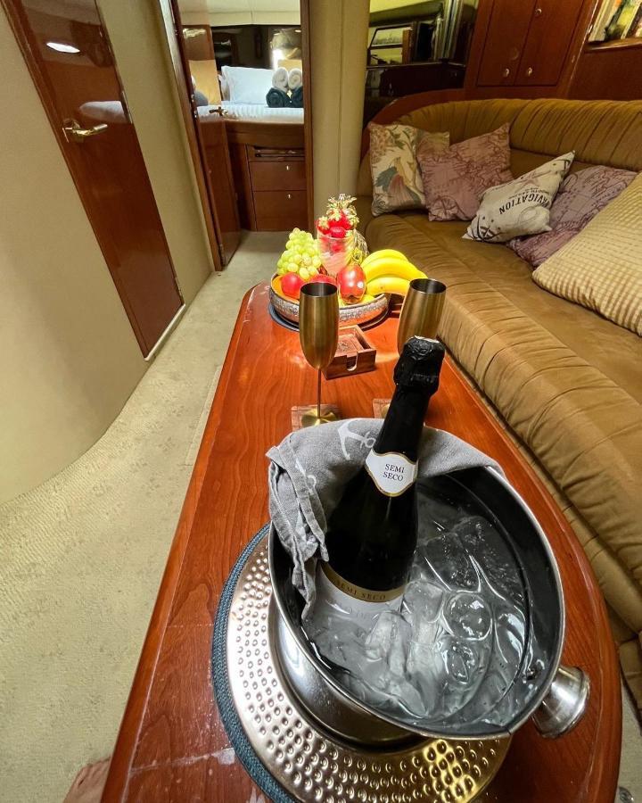 Luxury Yacht Hotel Gibraltar Exterior foto
