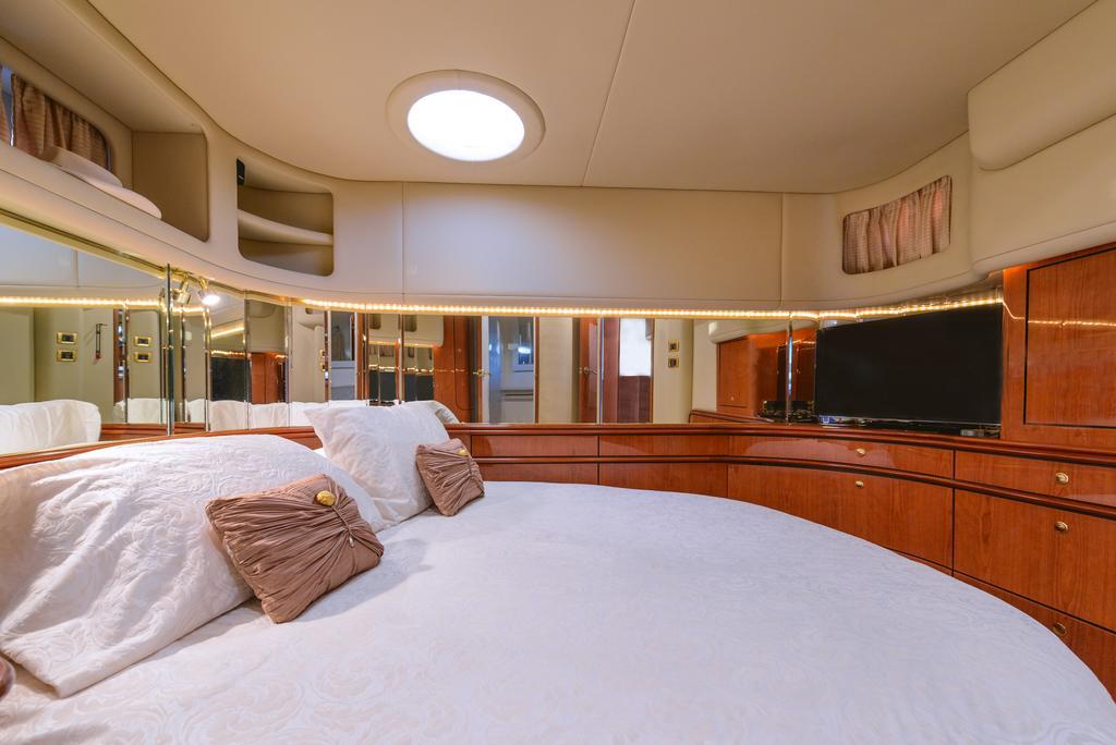 Luxury Yacht Hotel Gibraltar Exterior foto