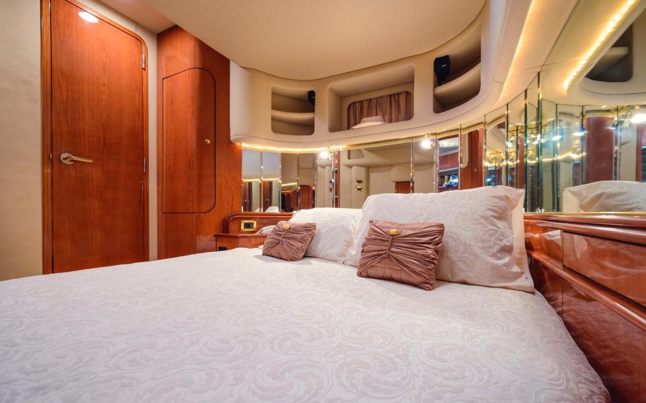 Luxury Yacht Hotel Gibraltar Exterior foto